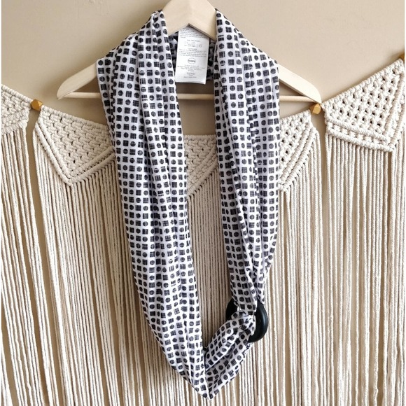 Boppy Black White Pattern Teething Infinity Scarf